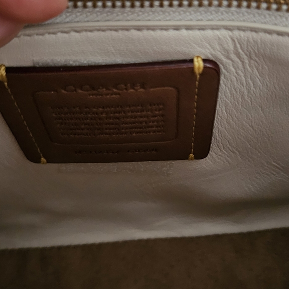 Coach Pillow Madison - Picture 9 of 16